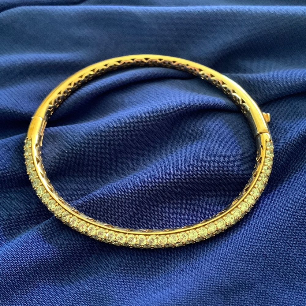 Rose Gold-plated Sterling Silver Cubic Zirconia Hinged Bangle